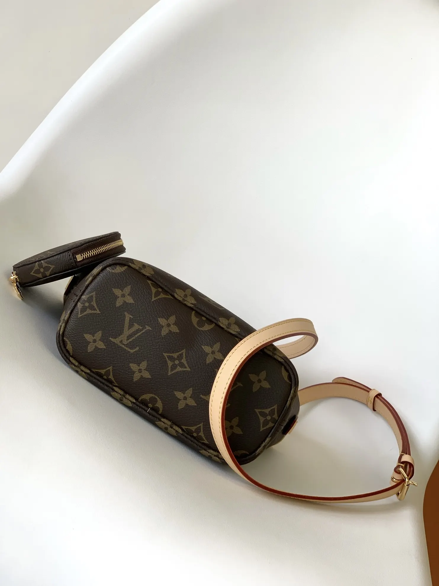 Neverfull 牛皮 手拿包 精致手拿款