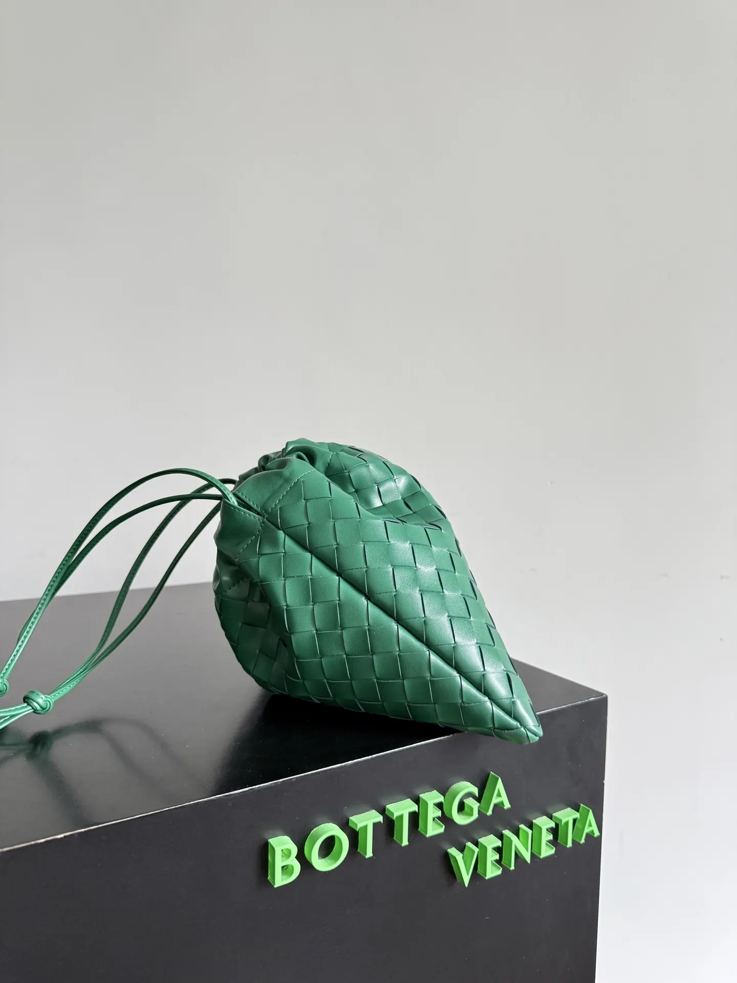 Bottega Veneta 尼龍 手拿包 精致手拿款