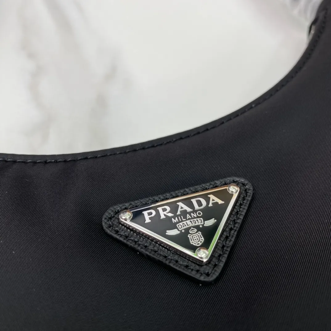 Prada Re-Nylon 1NE204 皮革 Saffiano 十字纹 腋下包