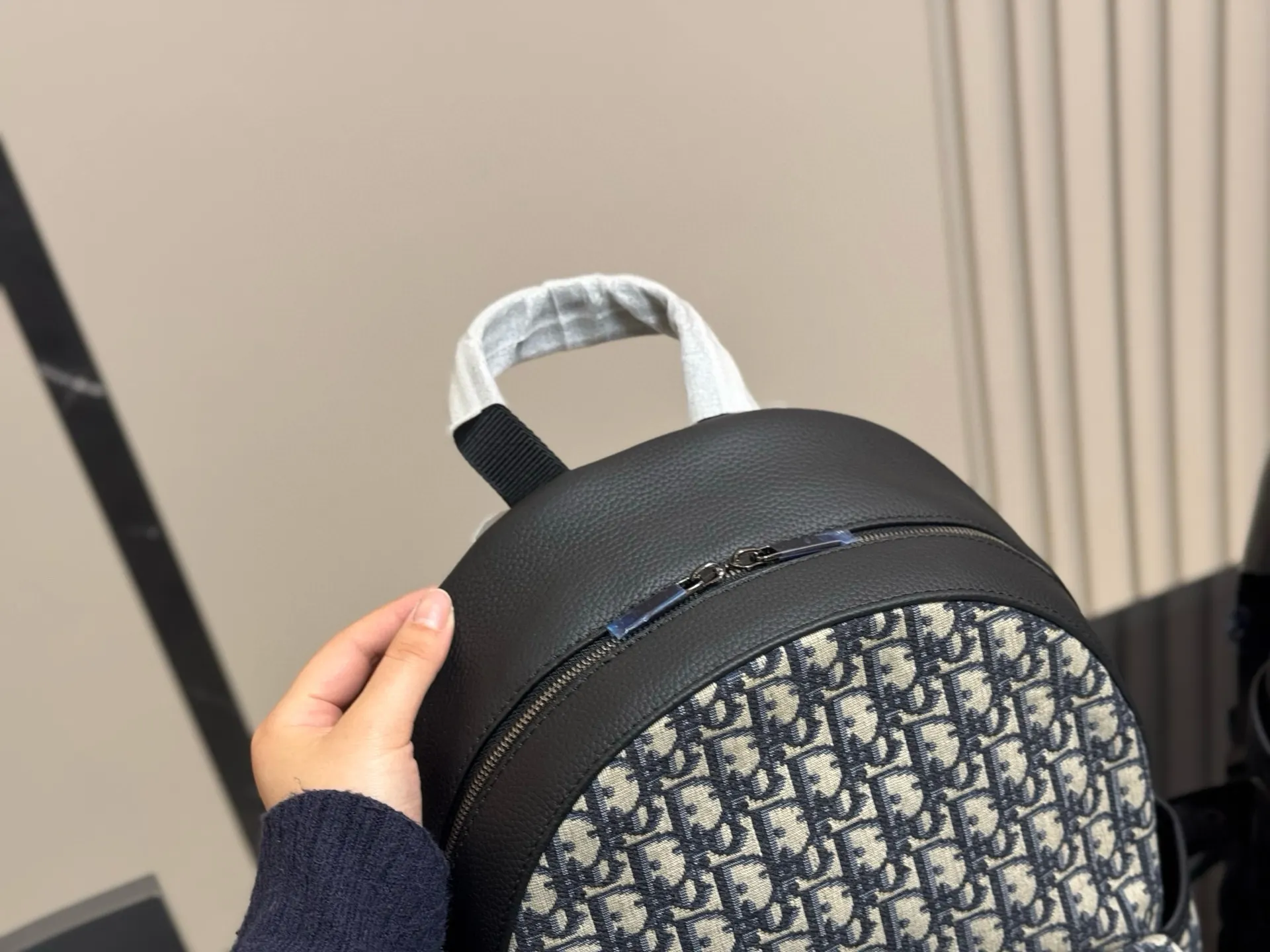 Dior 雙肩 男女背都好看 作为一只合 雙肩包 实用雙肩款