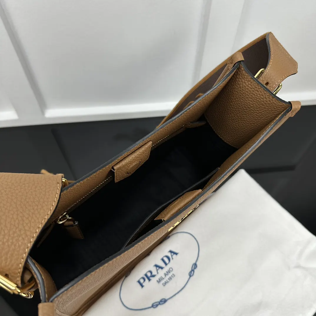 Prada 金色 托特包