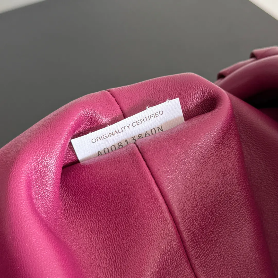 Bottega Veneta 手拿包 精致手拿款(數字9) Bottega Veneta 手拿包 精致手拿款(數字9)