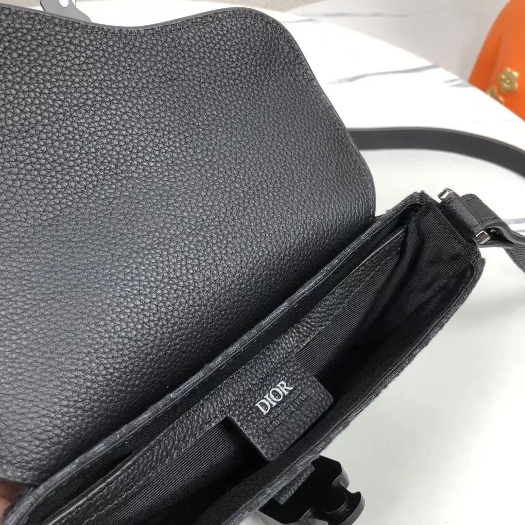 黑色 牛皮 市场 欢迎对比 马鞍手拿包附 精致手拿款