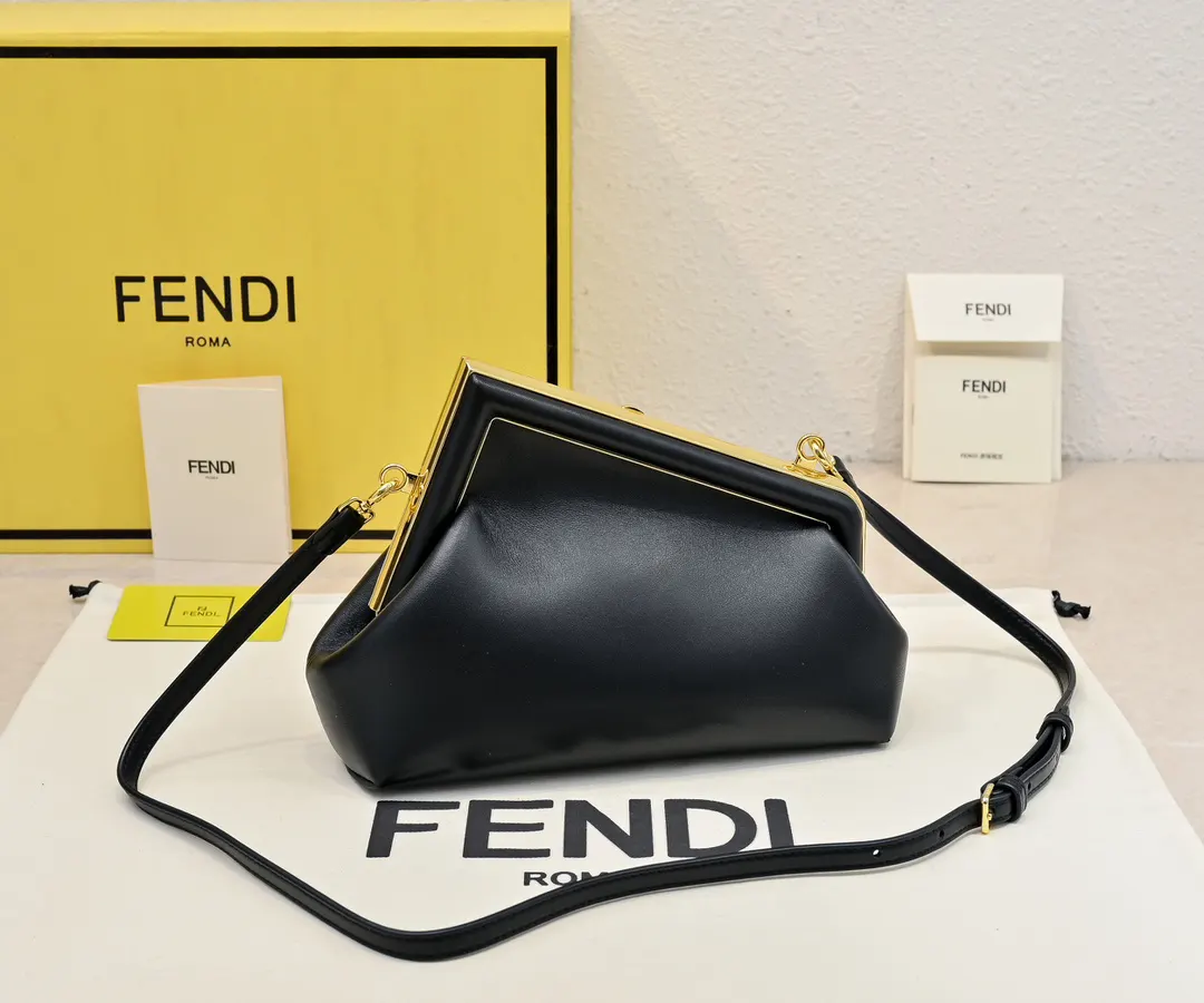 全新FEND First来了 手拿包 精致手拿款
