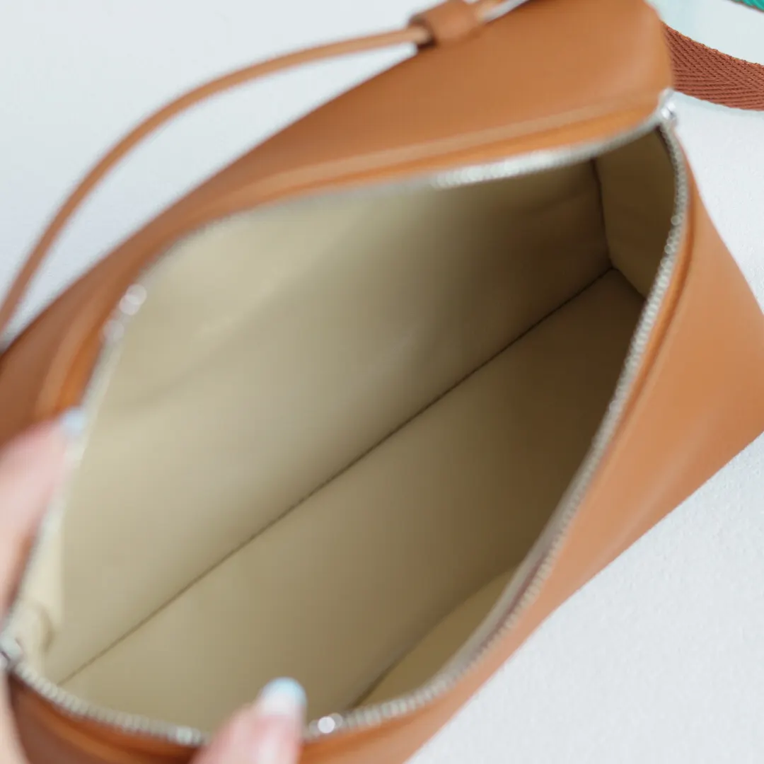 牛皮 LORO PIANA 手拿包 精致手拿款