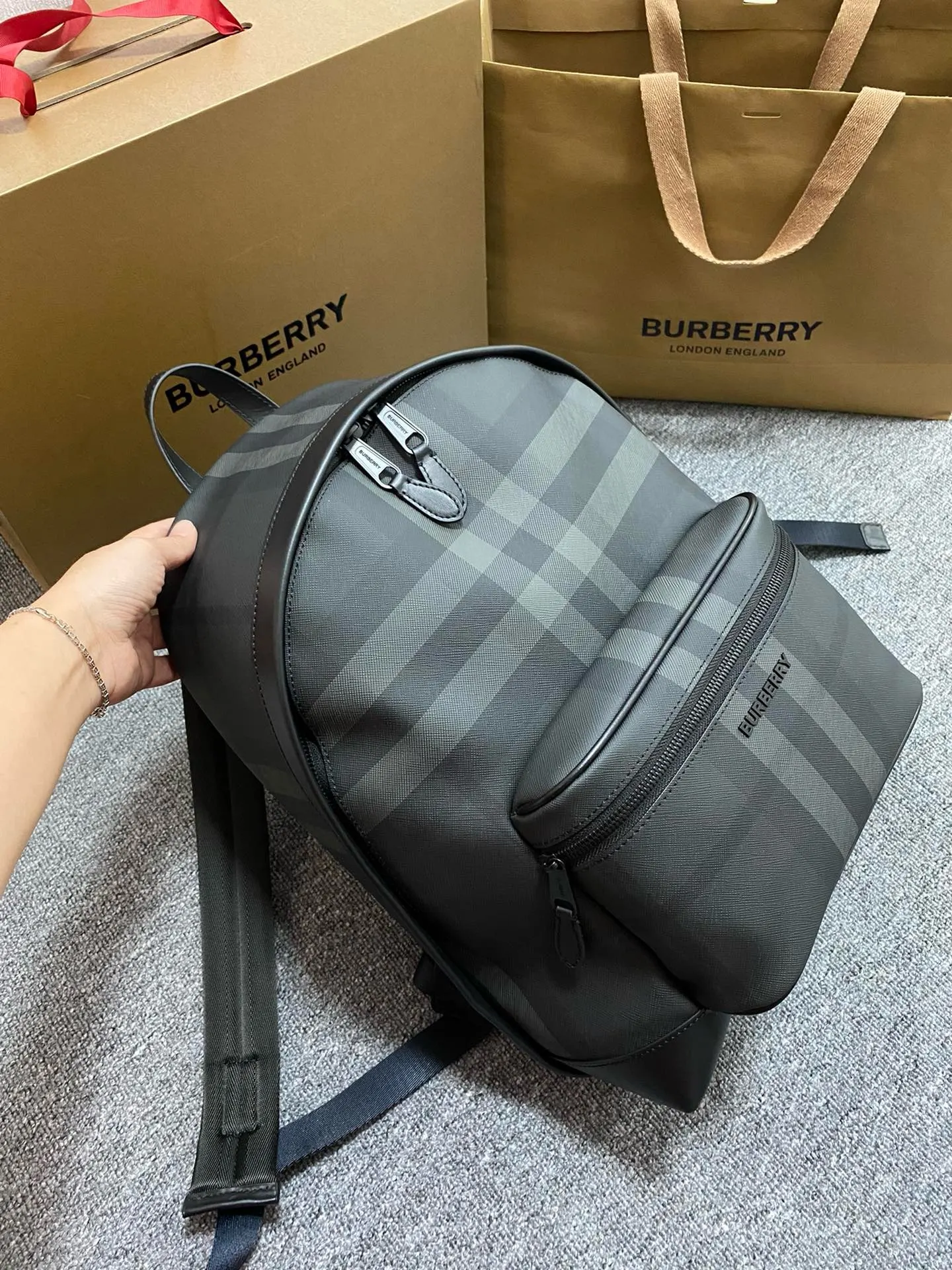 Burberry 帆布 双肩包 实用双肩款