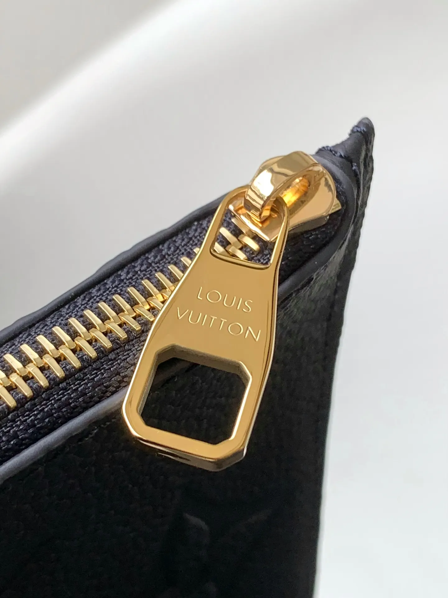 Neverfull 黑色 白色 手拿包 精致手拿款