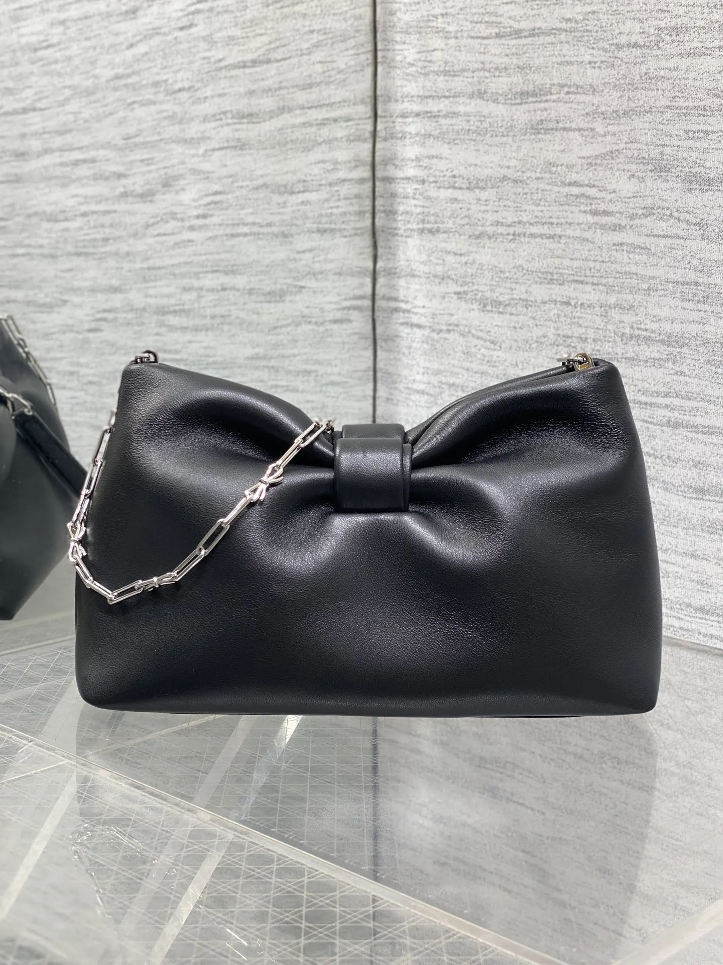 Dior 小牛皮鏈條包 手提斜挎(數字6) Dior 小牛皮鏈條包 手提斜挎(數字6)