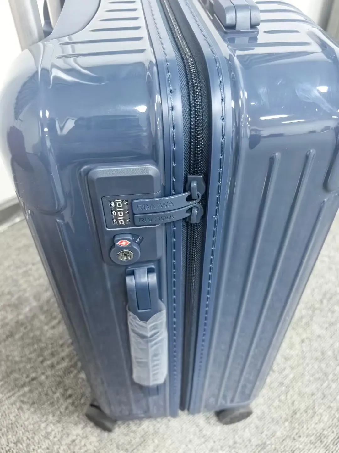 蓝色 黄色 Essential 系列终于迎来了 新颜色全网 行李箱 旅行拉杆款 轻便出行款