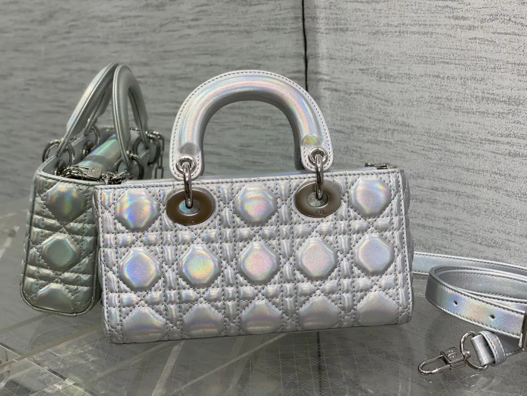 Dior 羊皮 进口 羊皮 内里采用 真羊皮绒横款戴妃包镭射银小 手提包 通勤手提款