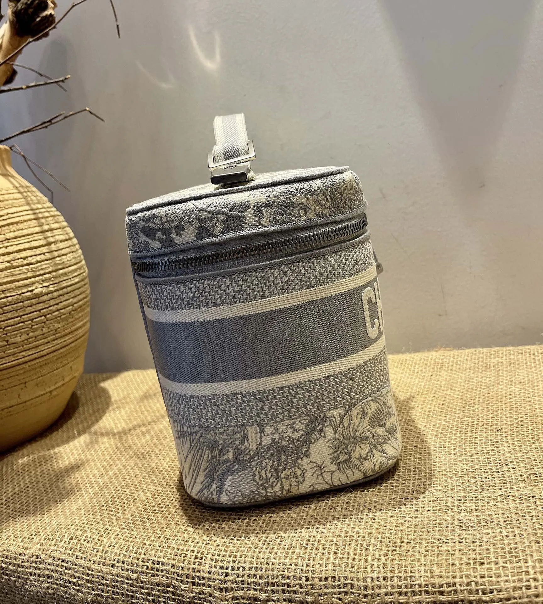 Dior DI OR 最火包 包 三折零 出了日常凹造 手提包 通勤手提款