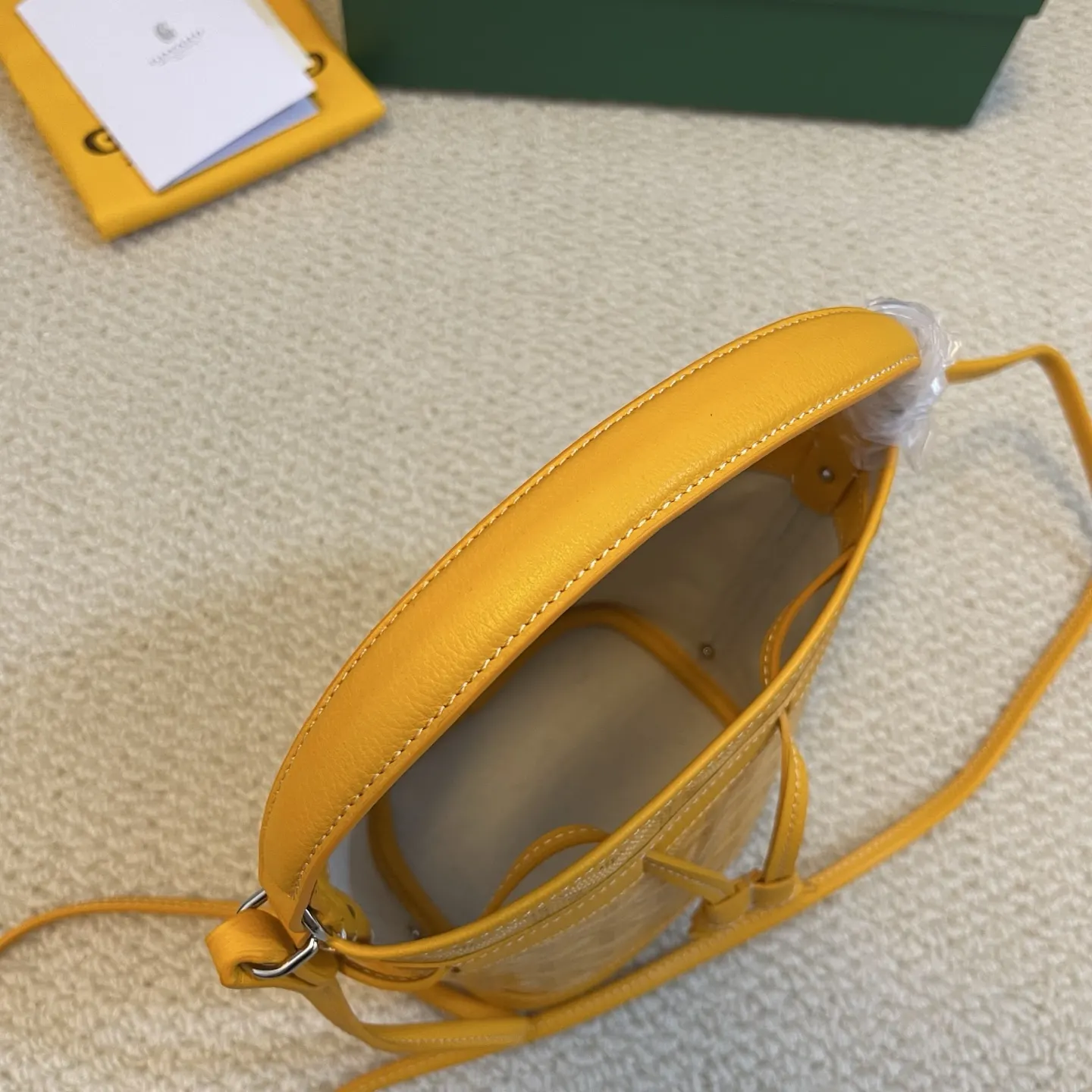 Goyard 皮革 轻盈小巧去始终保持标志性水桶百搭造型 水桶包 休閒水桶款