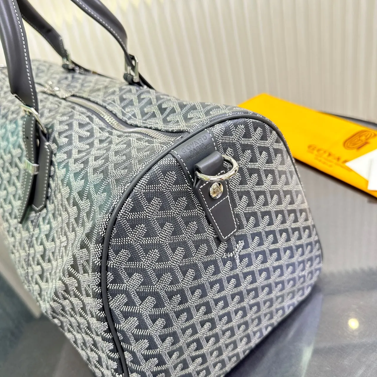 Goyard 黄色 BOSTON 旅行包适合在机舱内使用 通过搭 一 大容量旅行款