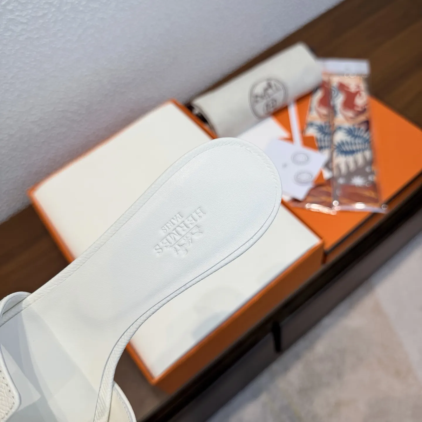 Hermès Oran 经典全色系 拖鞋 舒適(數字6) Hermès Oran 经典全色系 拖鞋 舒適(數字6)