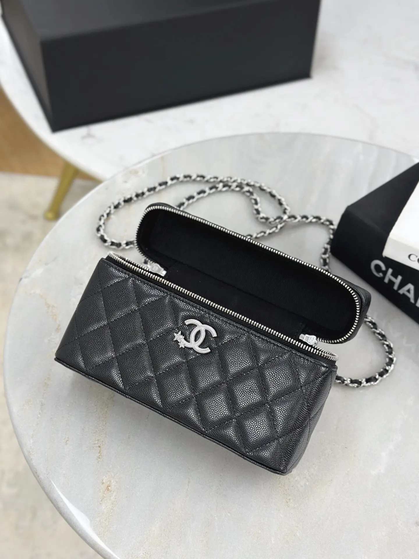 CHANEL 19 Bag 黑色荔枝纹牛皮链条包 复古款