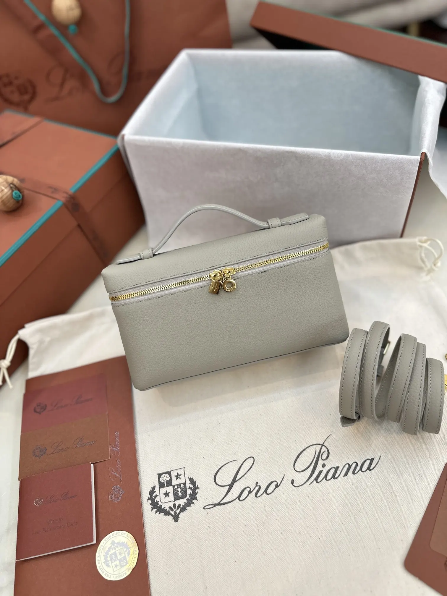 小牛皮 Loro Piana Extra Poket 手拿包 精致手拿款