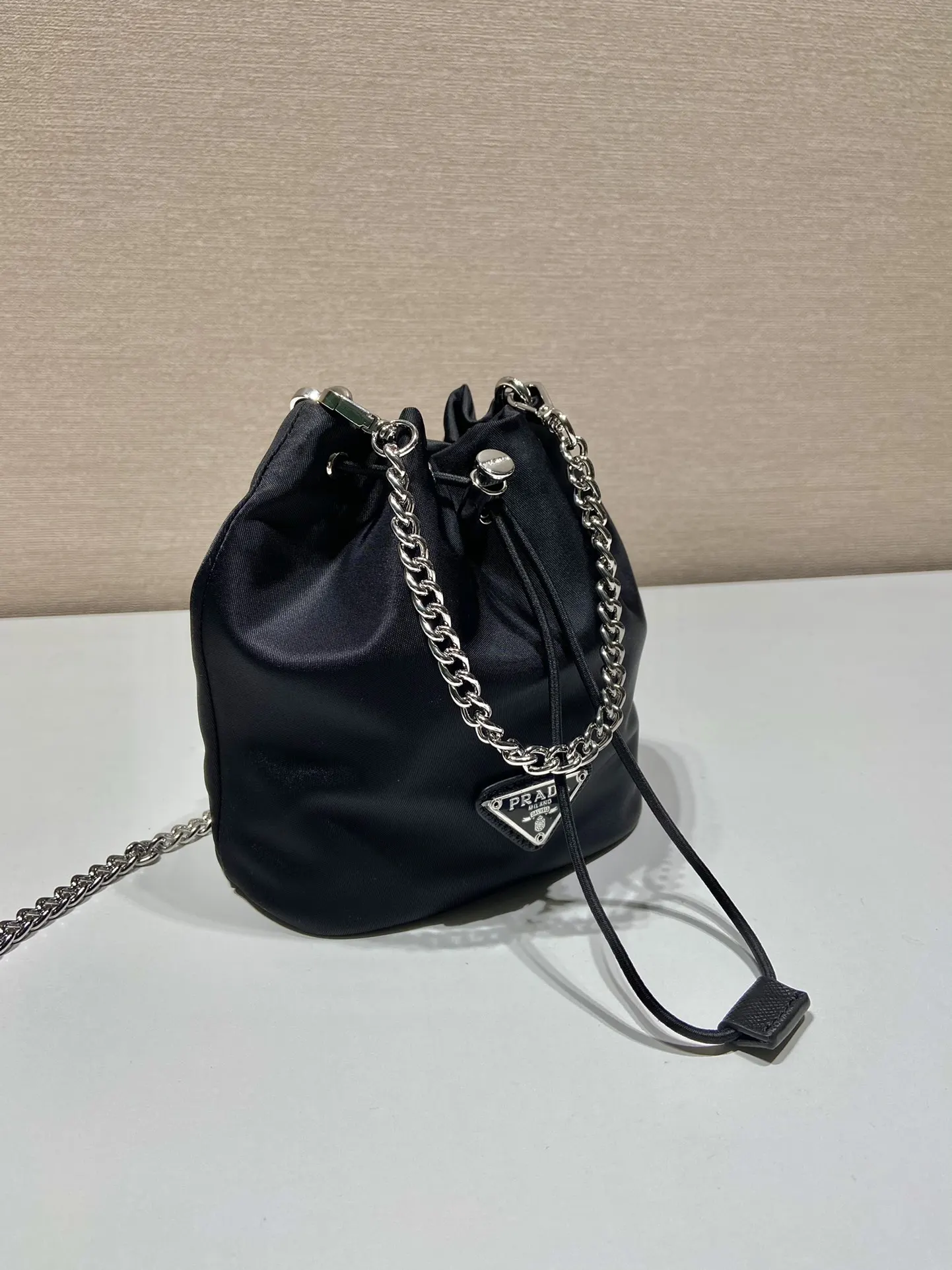 Prada Re-Nylon 1BH612 迷你 水桶包