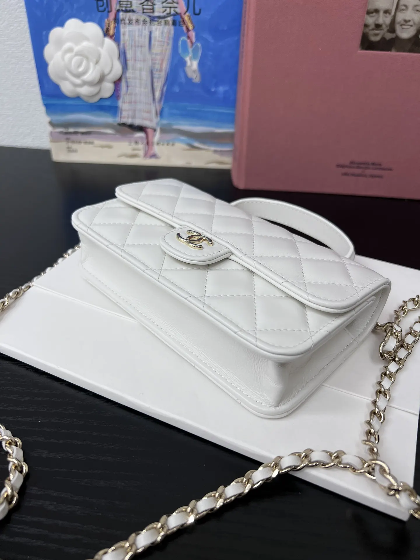 CHANEL 浅粉色荔枝纹牛皮翻盖链条包 小号款