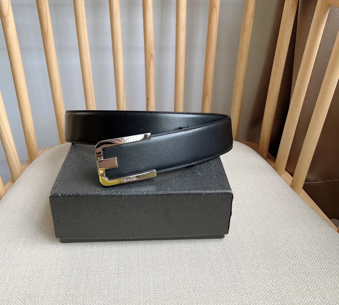 Prada Logo 金属标 腰带 通勤搭配