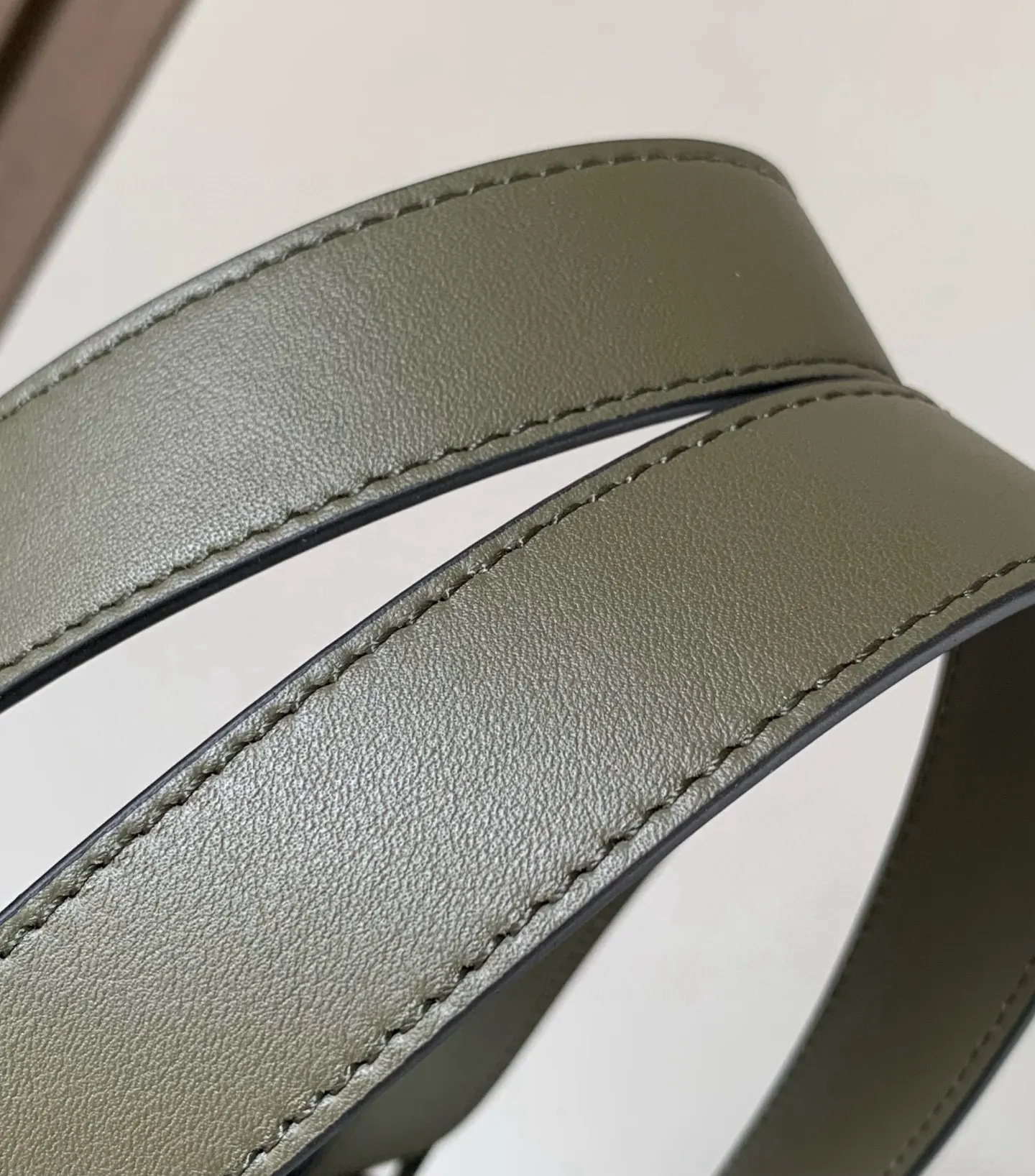 绿色 牛皮 LOE WE经典牛皮革Buckle Horizont 托特包 大容量托特款
