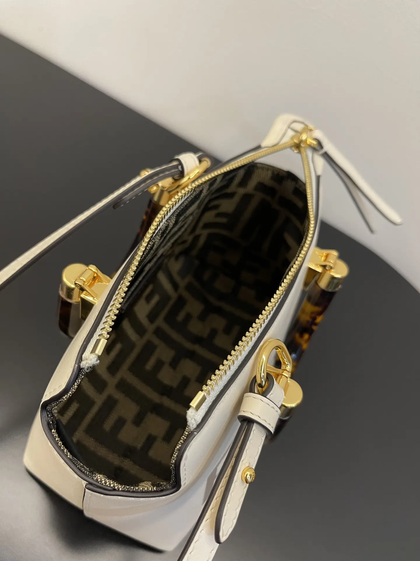 白色 小牛皮 白色全新Mini ByThe Way迷你包 包包拥有 手拿包 精致手拿款
