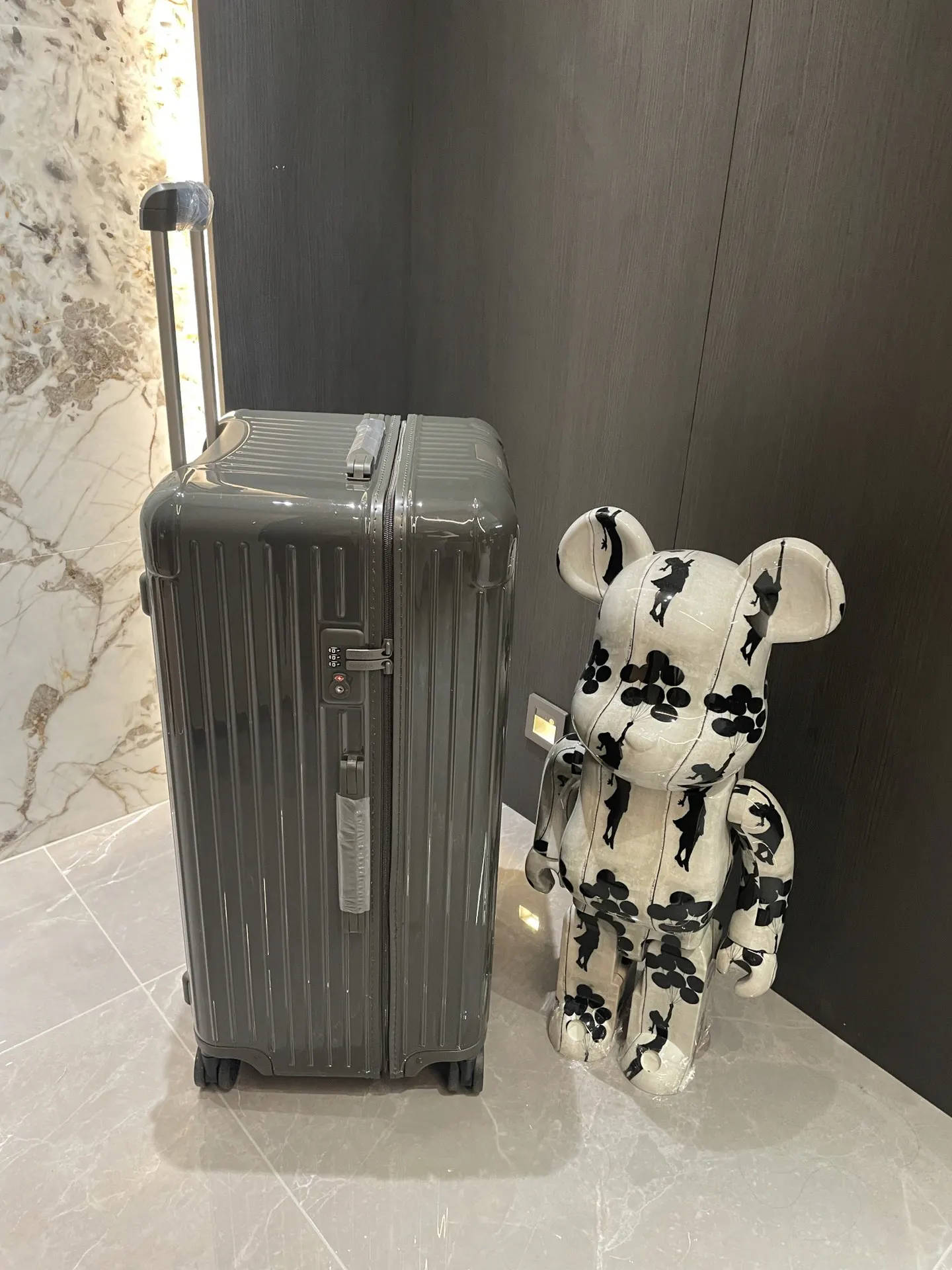 黑色 白色 日默瓦rimowa拉杆箱行李箱登机箱旅行箱方胖子運動 旅行拉杆款 輕便出行款