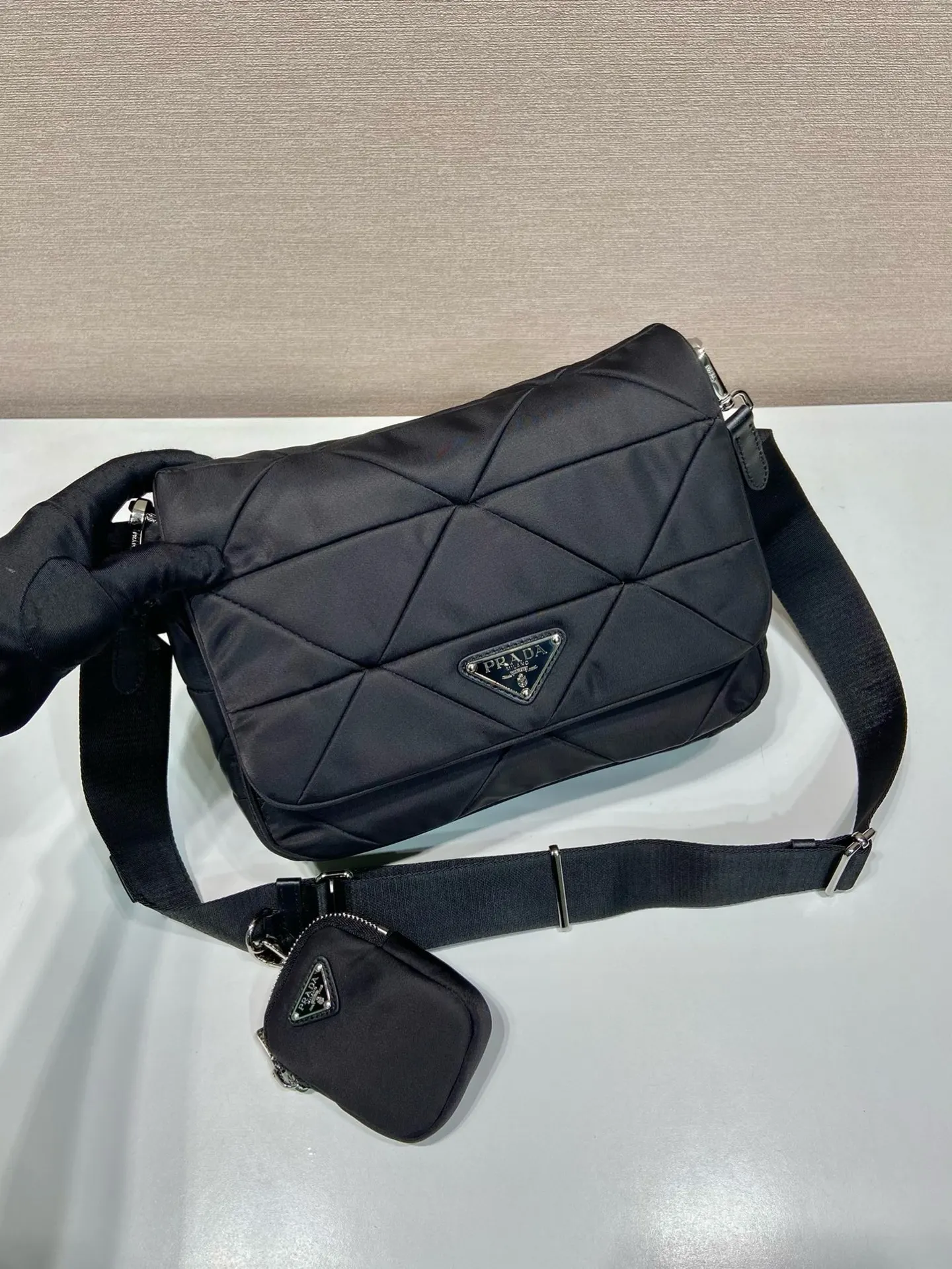 Prada Re-Nylon 钱包
