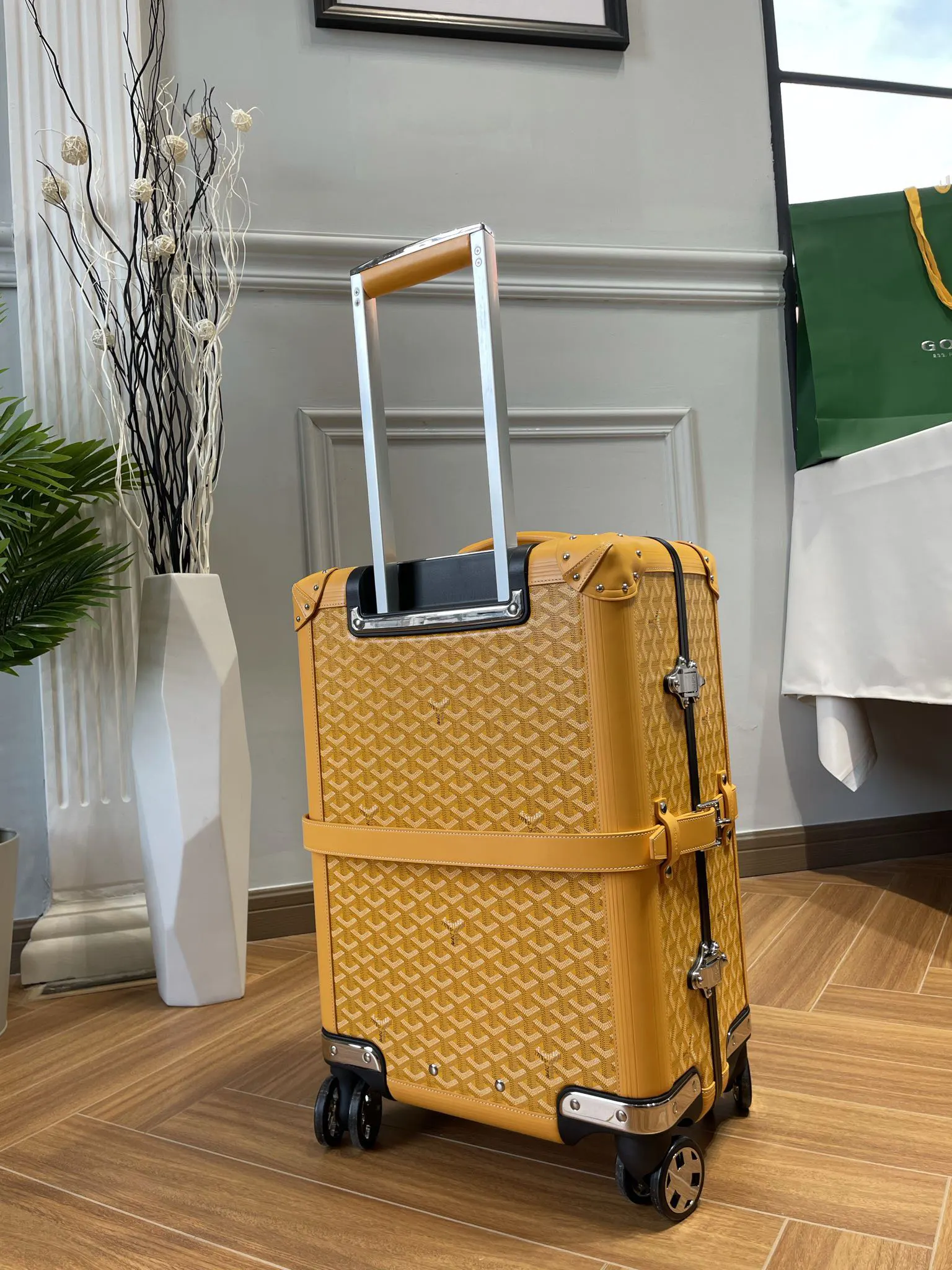 Goyard 一直致力于旅行产品的经典传承 行李箱 旅行拉杆款 轻便出行款