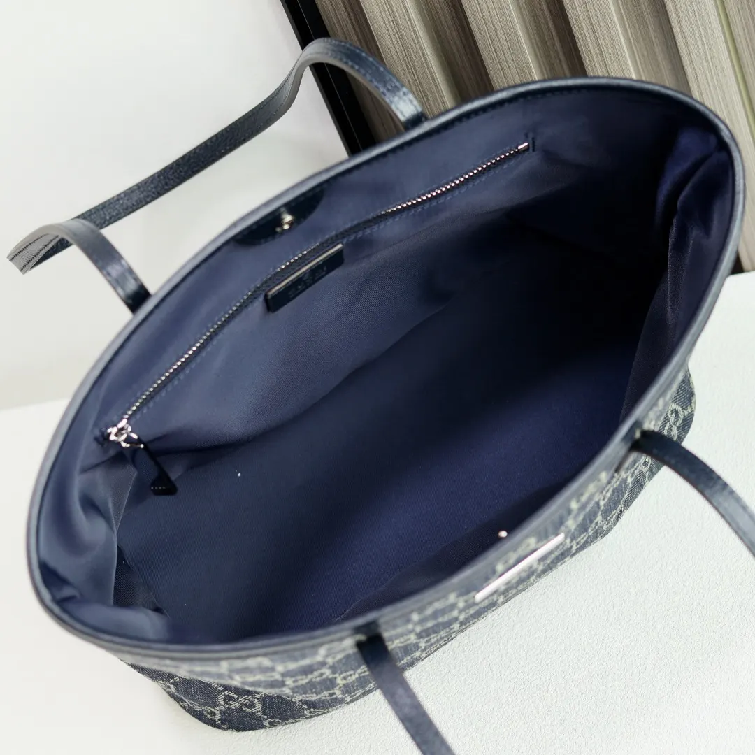 Gucci 牛仔 GG牛仔布为精致廓形增添品牌标志性元素 托特包 大容量托特款