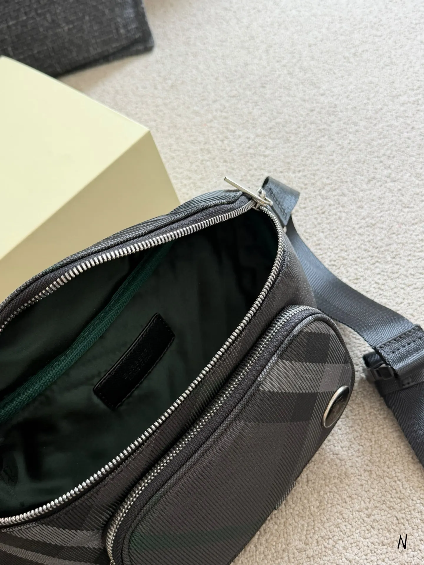 Burberry 尼龙 腰包 休闲腰包款