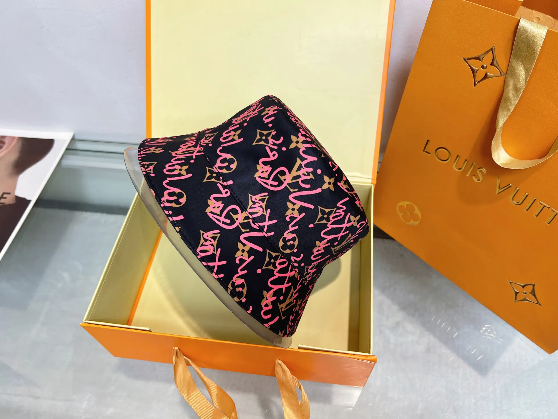 LV 渔夫帽 休閒遮阳款(數字15) LV 渔夫帽 休閒遮阳款(數字15)