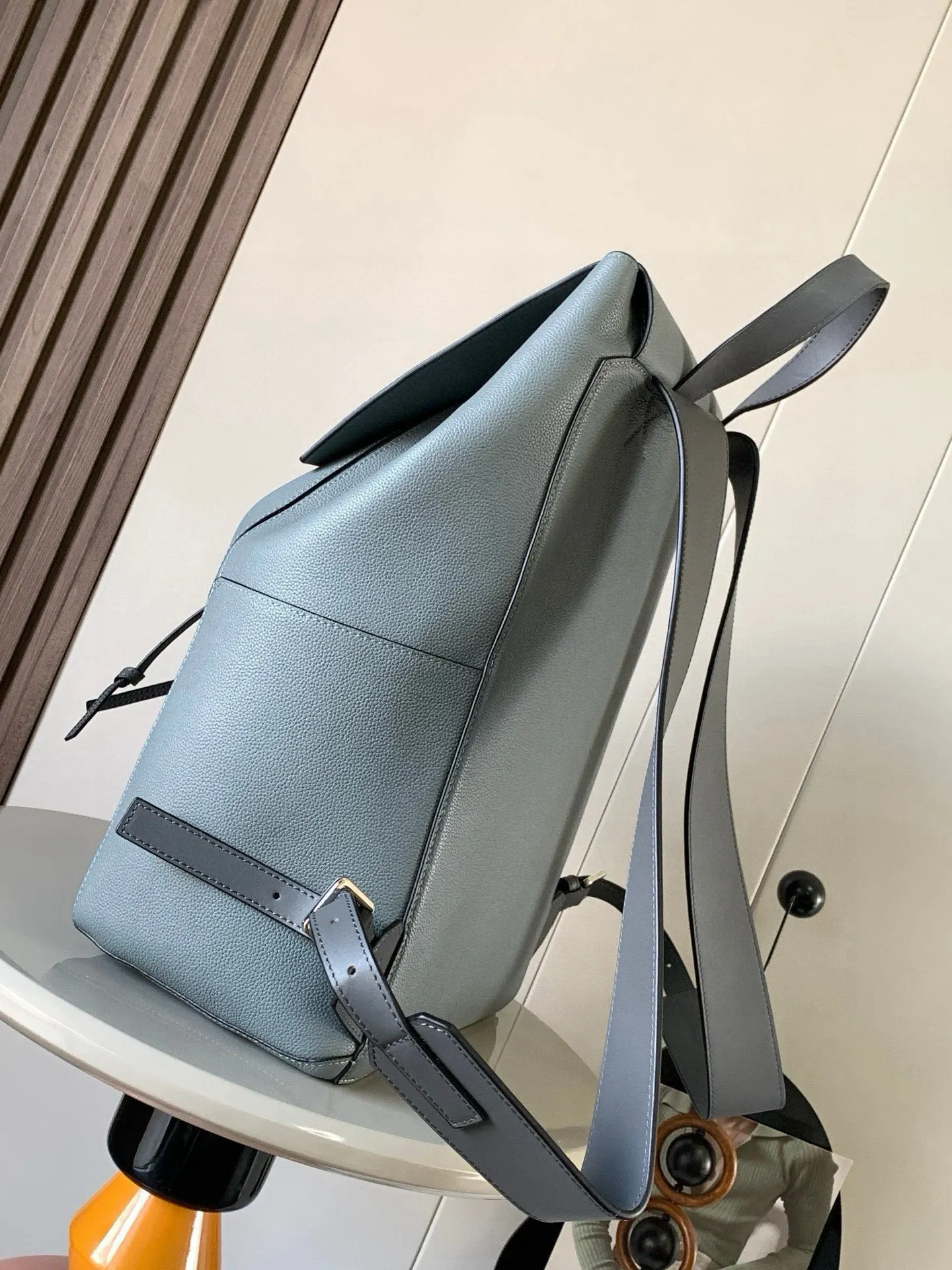 Loewe 小牛皮 uzzle Back ack 柔软粒面牛皮 雙肩包 实用雙肩款