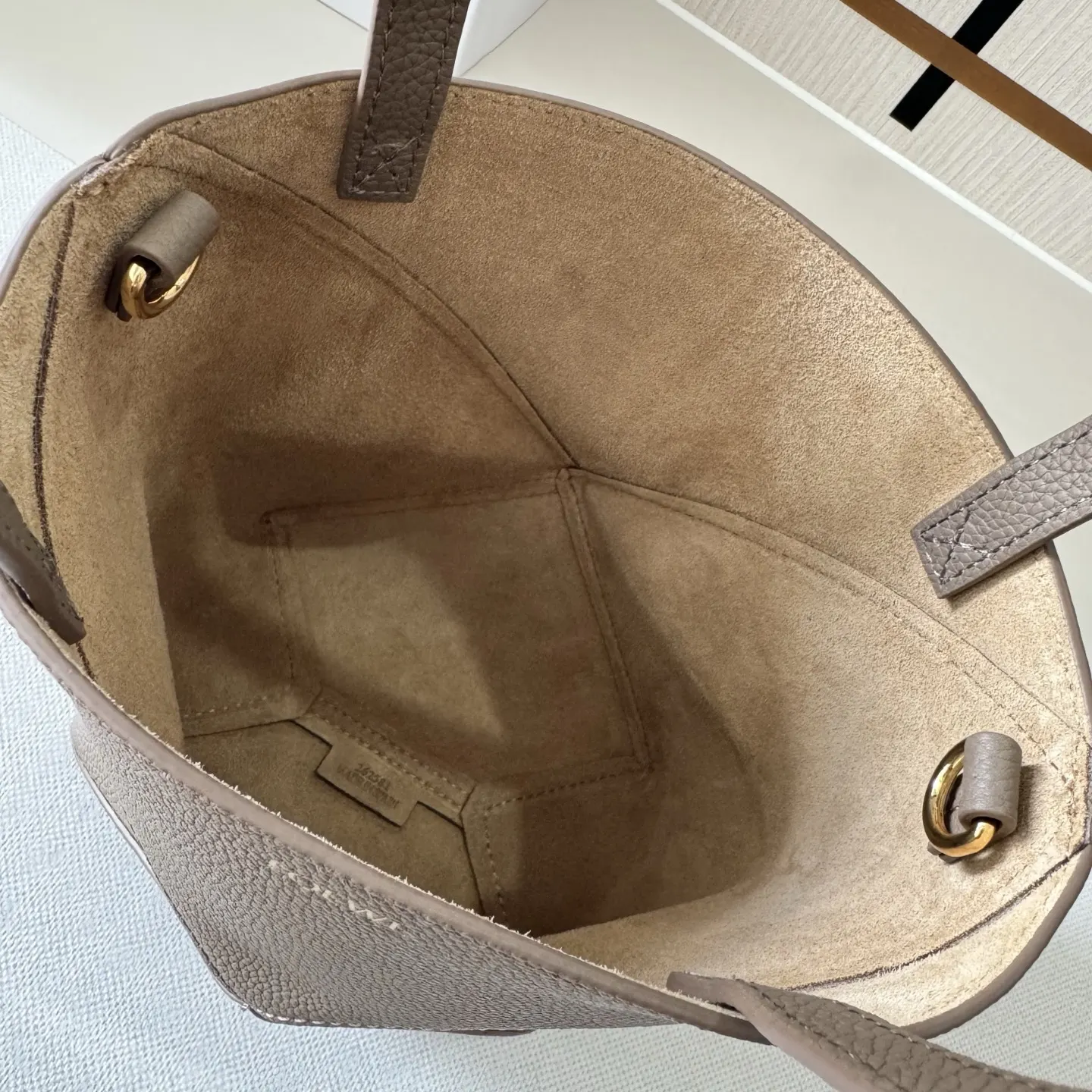 Loewe Puzzle 牛皮 斜背包 輕便斜挎款