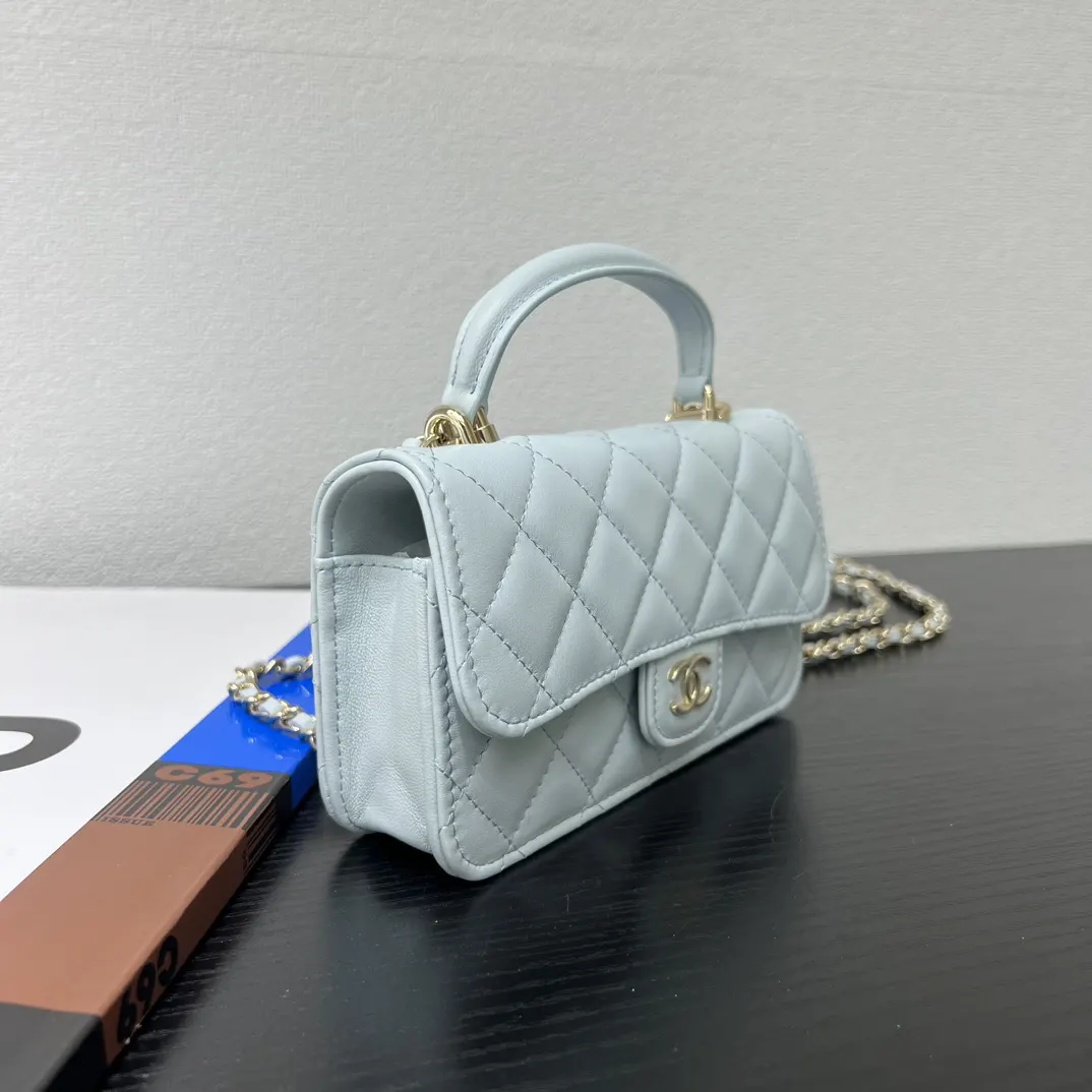CHANEL 22 Bag 浅蓝色羊皮链条包 单肩款