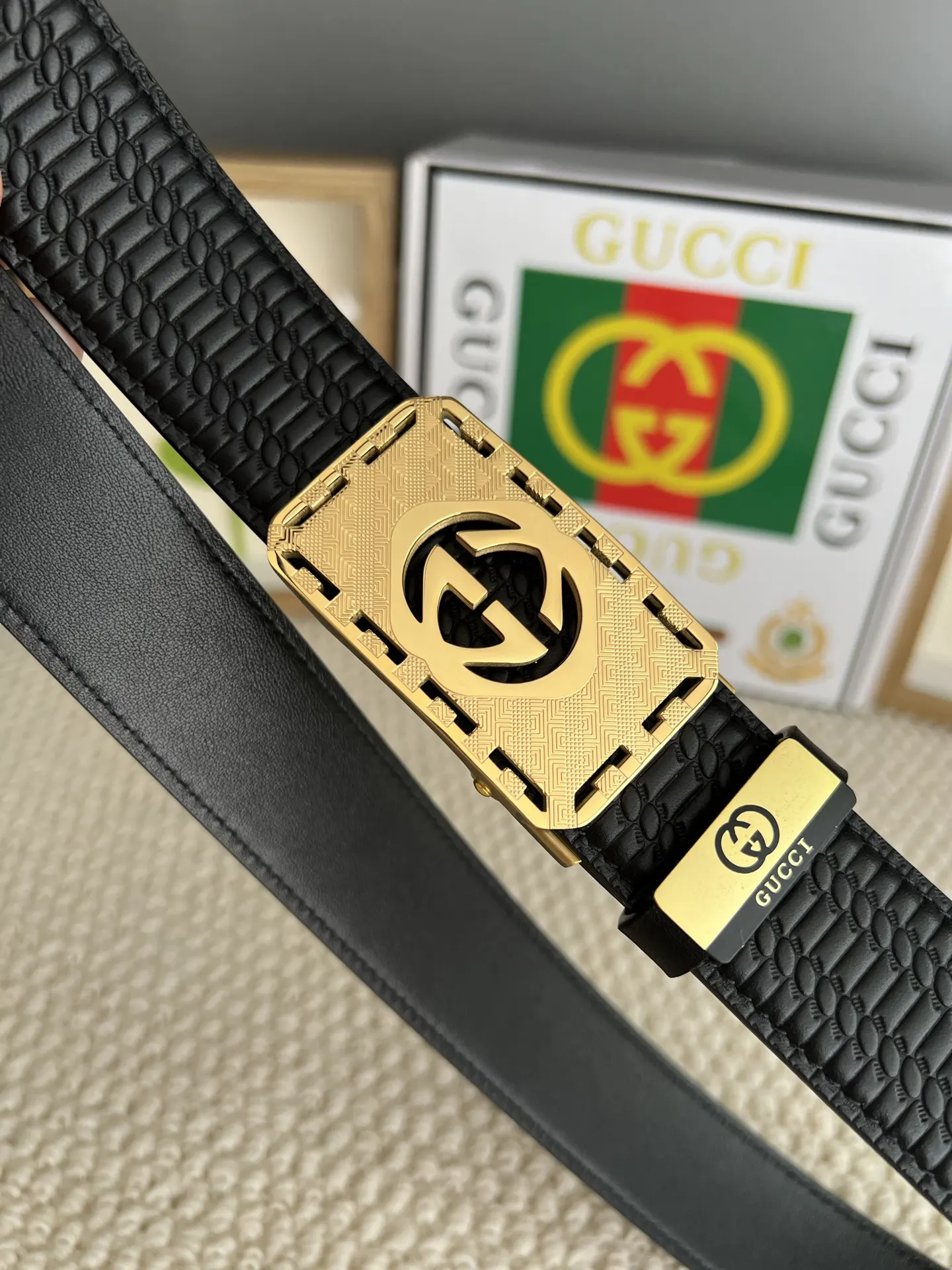 Gucci 双G扣牛皮腰带