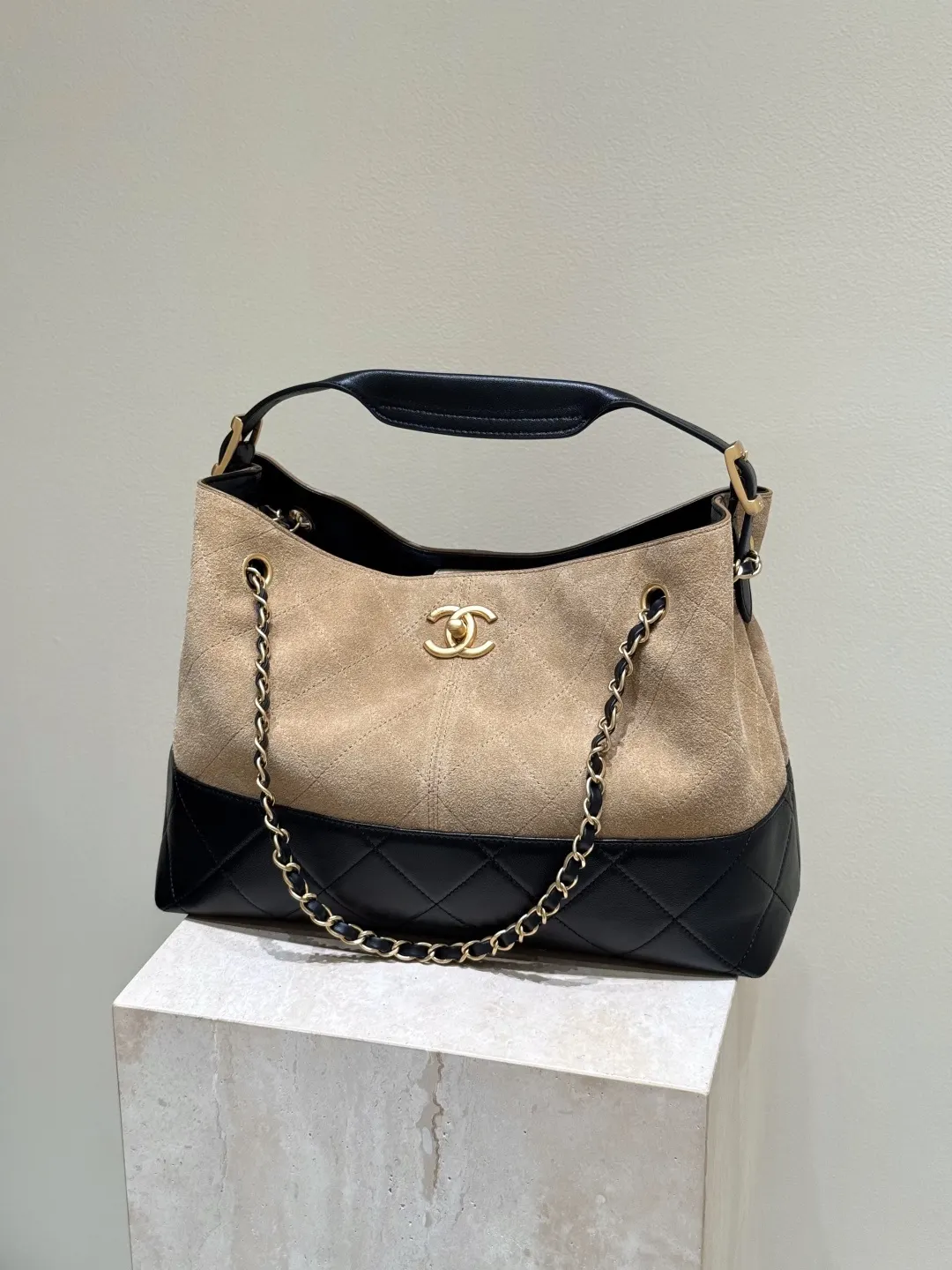 Chanel Lambskin Hobo Underarm Bag One Shoulder Back
