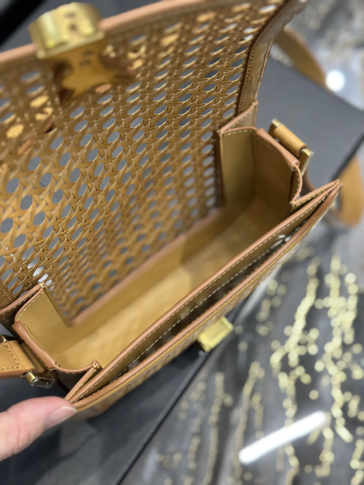 杏色 牛皮 杏色竹编织 牛皮 必火 斜背包 輕便斜挎款
