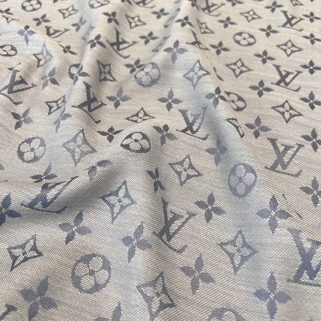 Louis Vuitton 羊毛 提花 四叶草 披肩 保暖披肩 圍巾(數字7) Louis Vuitton 羊毛 提花 四叶草 披肩 保暖披肩 圍巾(數字7)