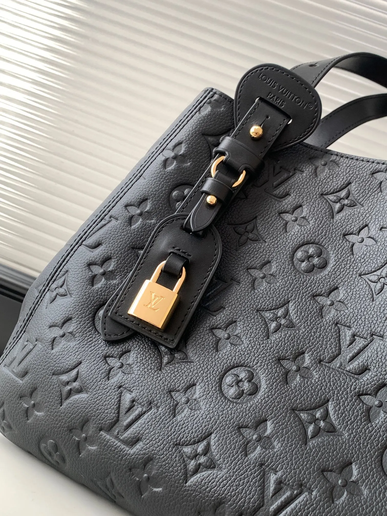 LV Victorine black, tote bag, large capacity commuter model Image 5 LV Victorine black, tote bag, large capacity commuter model Image 5