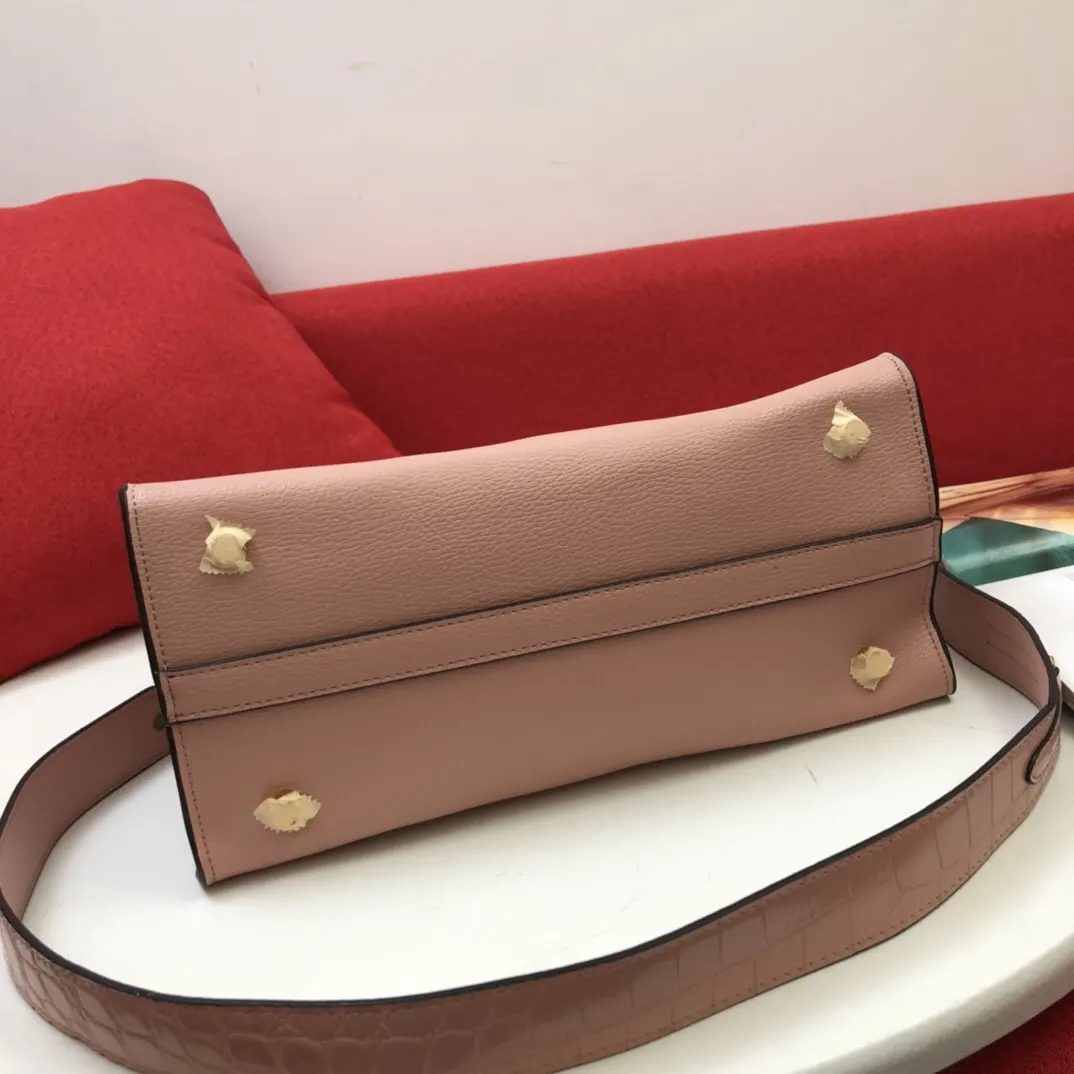 Prada 鳄鱼皮 牛皮 手提包