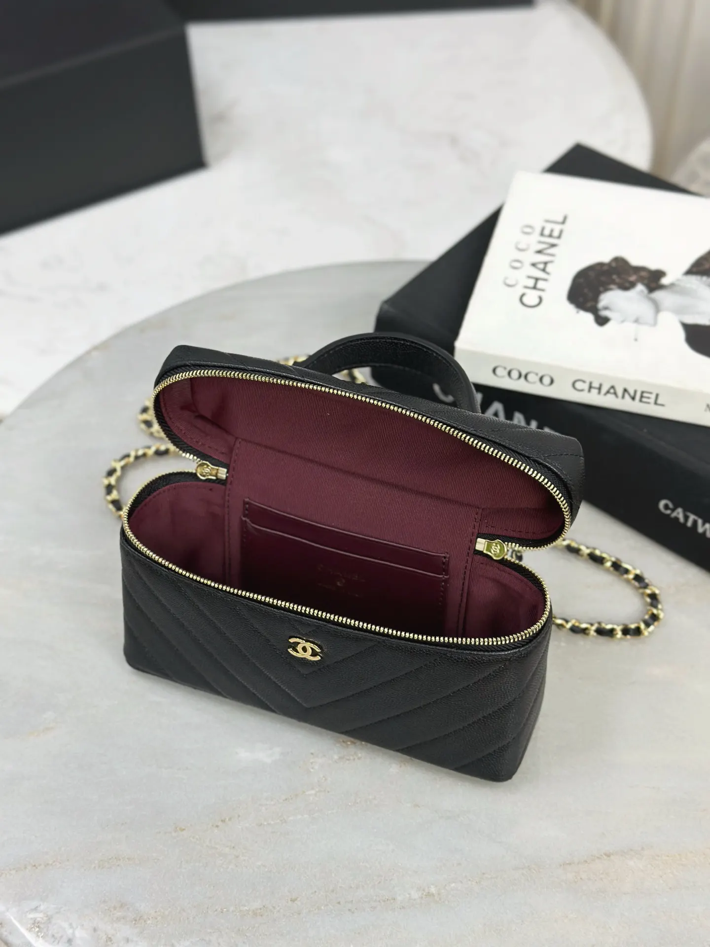 CHANEL 19 Bag 黑色荔枝纹牛皮链条包 翻盖款