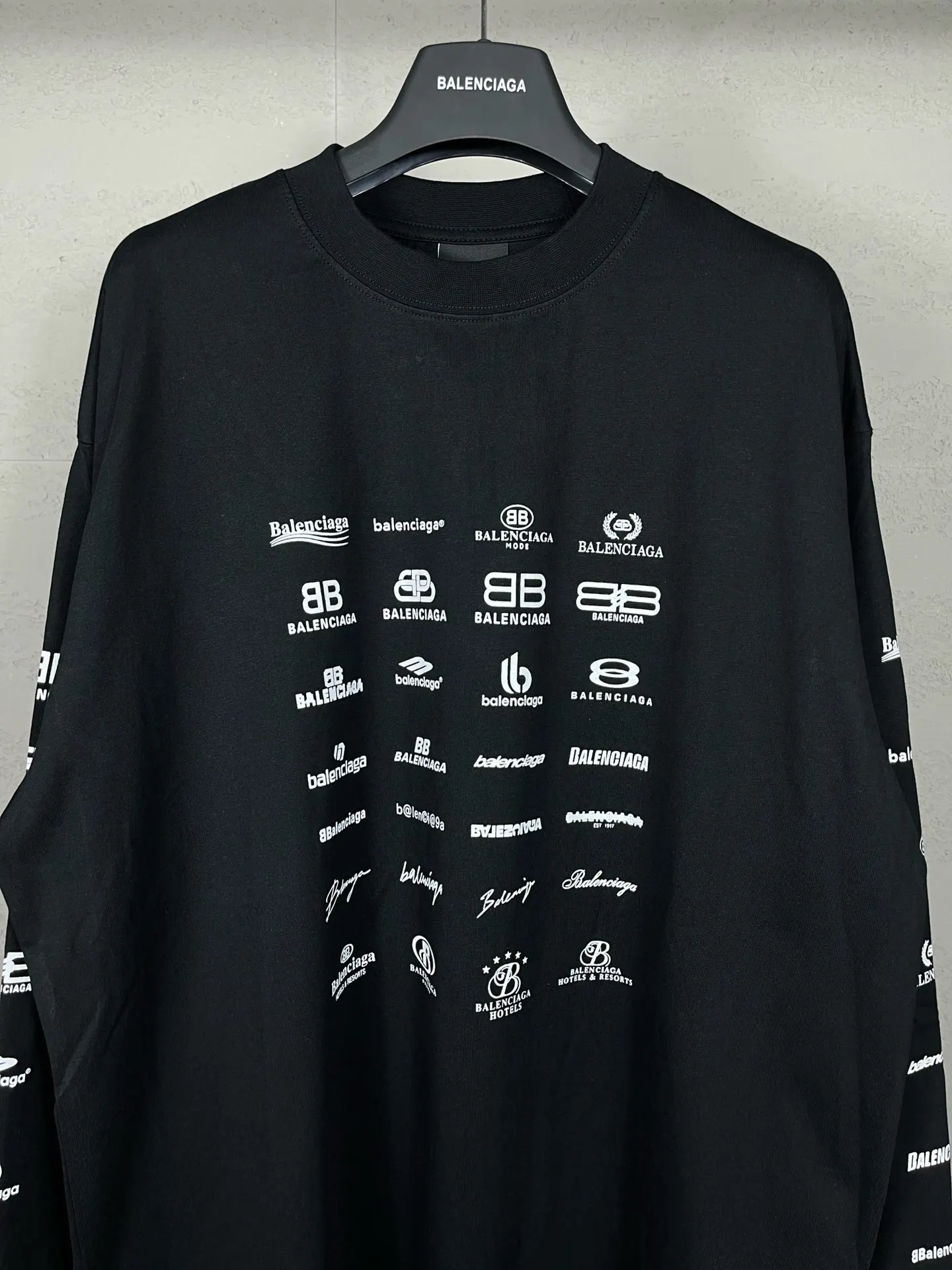 Balenciaga 黑色 純棉 Logo 短袖T恤 宽松休閒(數字4) Balenciaga 黑色 純棉 Logo 短袖T恤 宽松休閒(數字4)