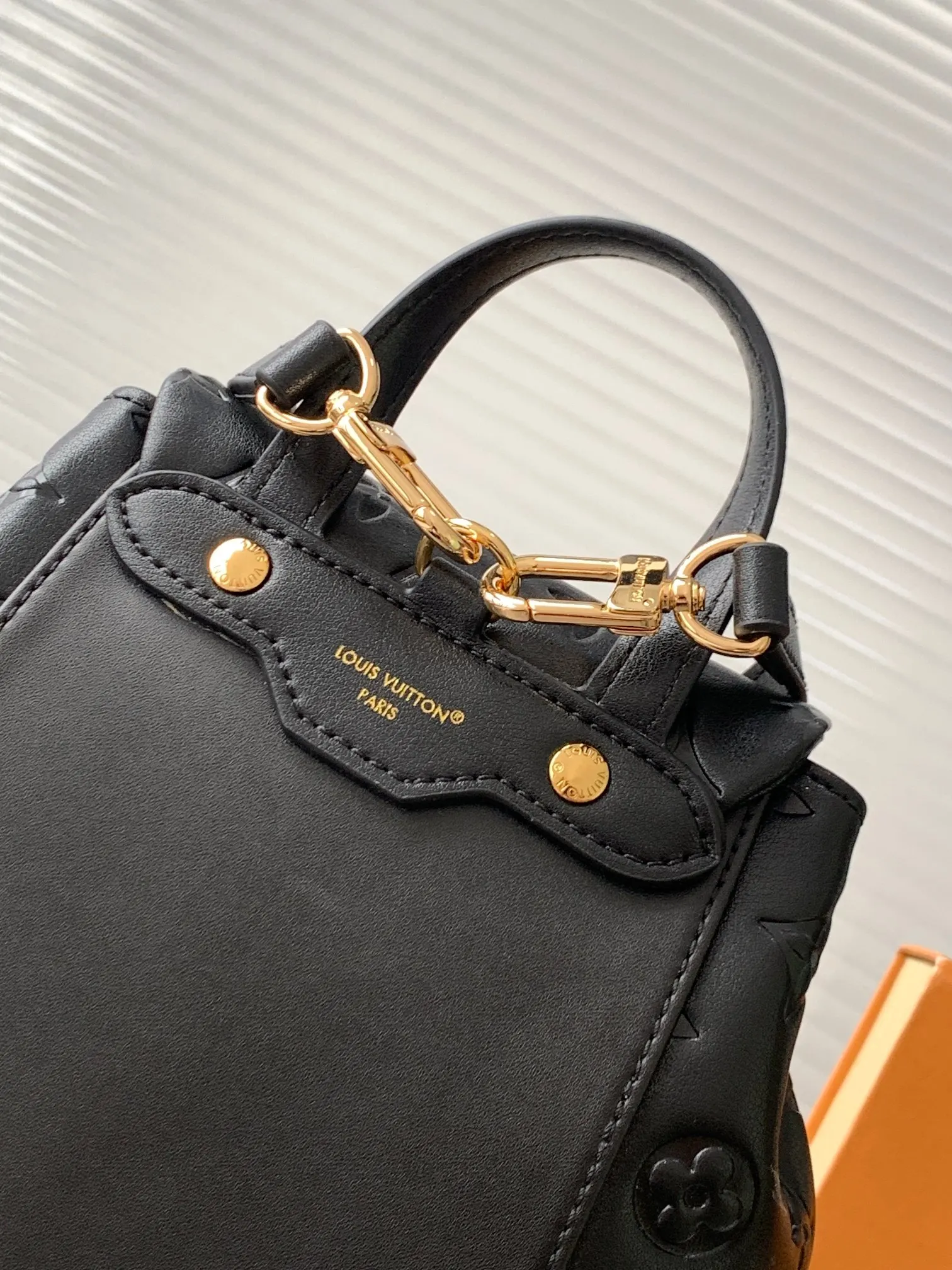 LV 黑色 牛皮 雙肩包 实用雙肩款