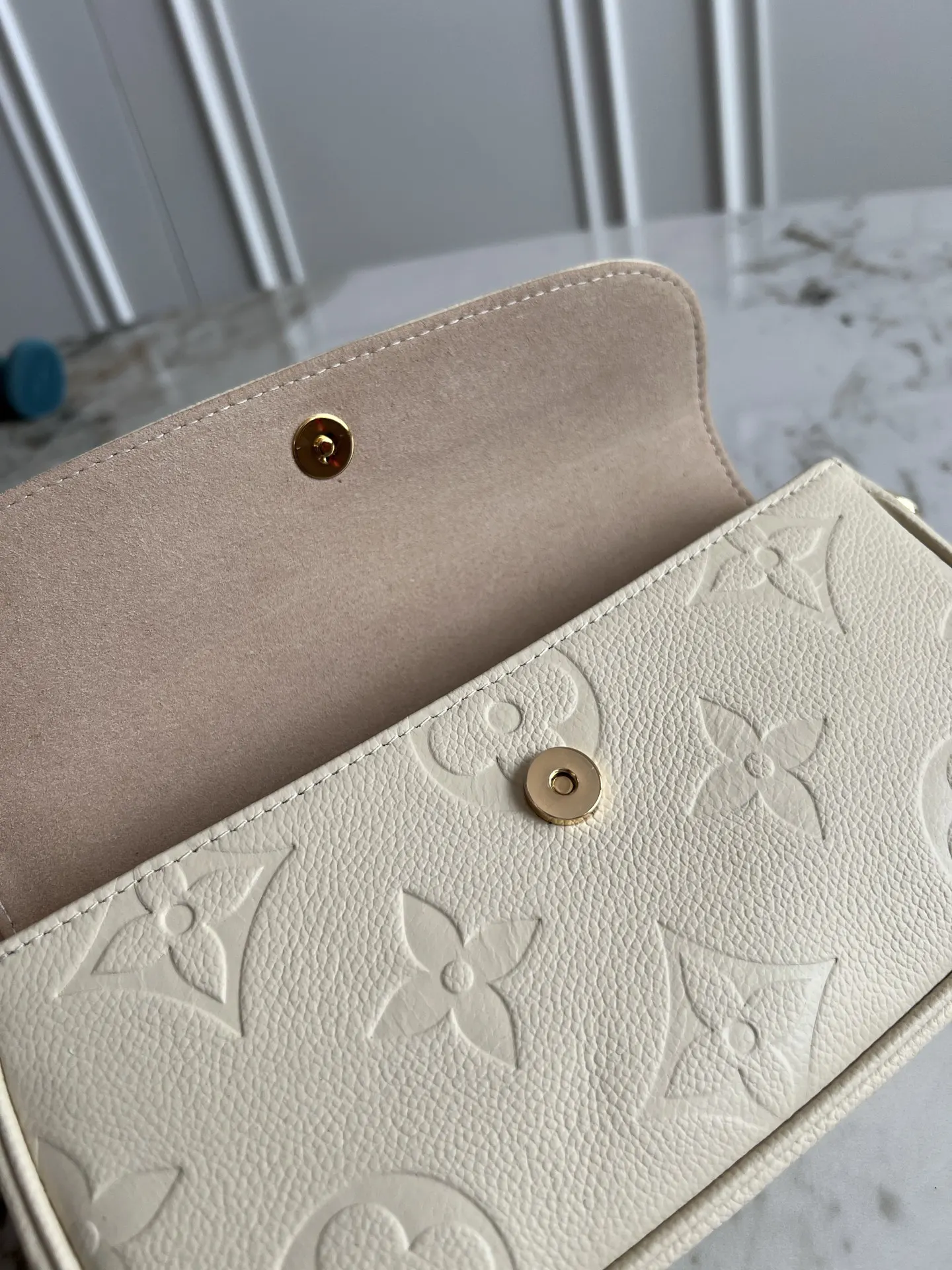 Louis Vuitton M82210 白色 Monogram 链条包
