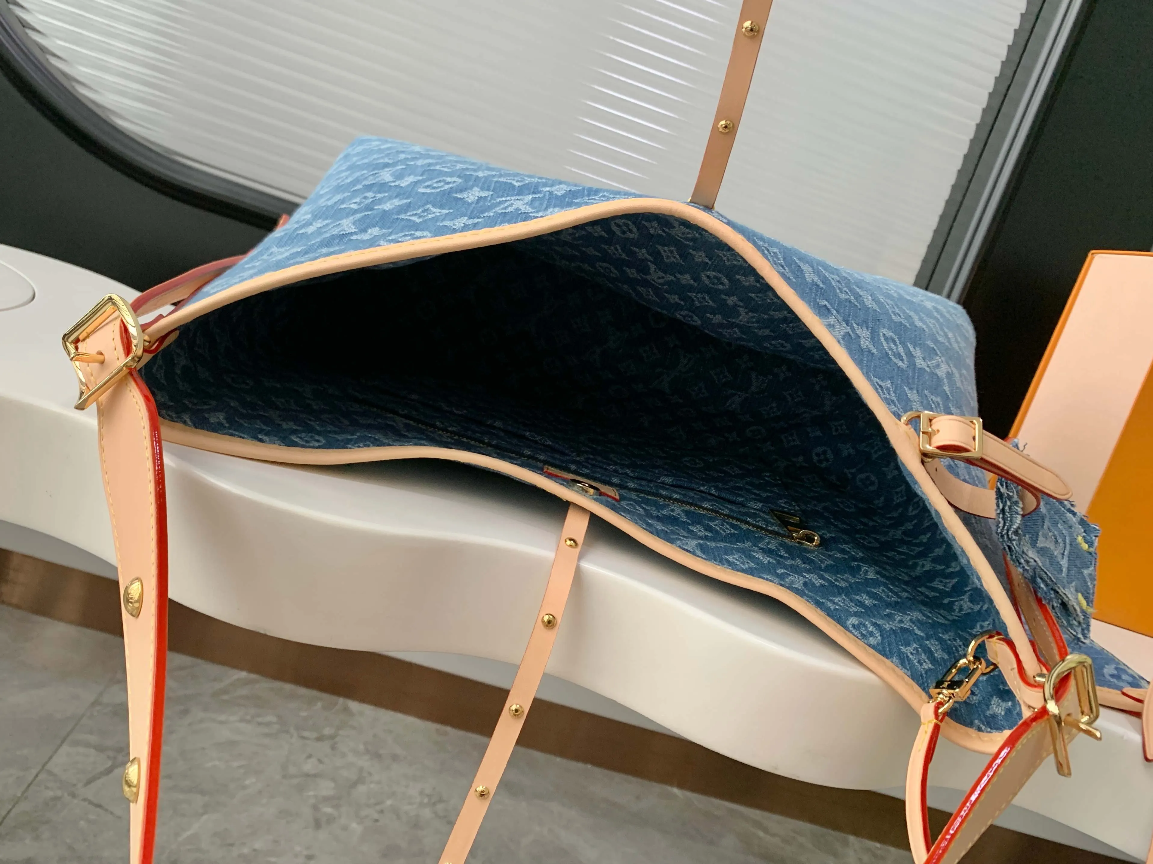 CarryAll 藍色 牛仔 帆布 手拿包 精致手拿款(數字9) CarryAll 藍色 牛仔 帆布 手拿包 精致手拿款(數字9)