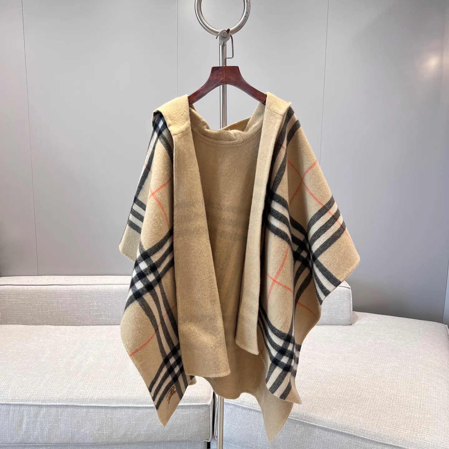 Burberry 羊绒 格纹 马术 帽子 日常造型款
