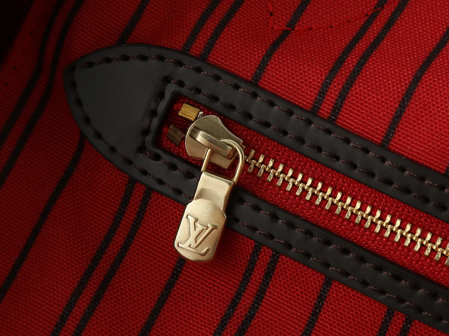 Neverfull 老花 帆布 手拿包 精致手拿款