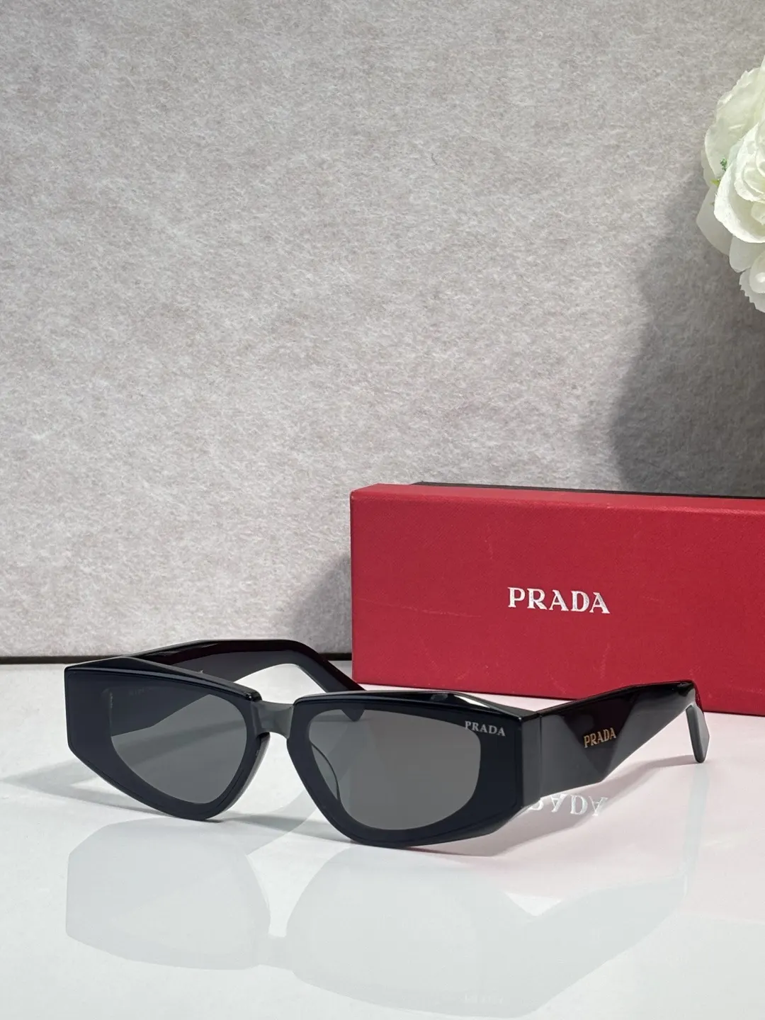 Prada 墨镜 時尚防晒款