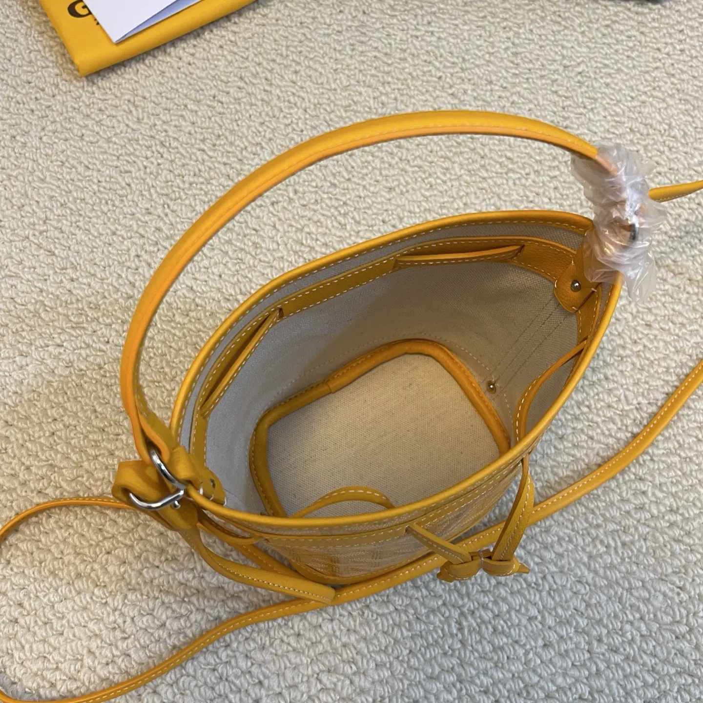 Goyard 皮革 轻盈小巧去始终保持标志性水桶百搭造型 水桶包 休閒水桶款(數字9) Goyard 皮革 轻盈小巧去始终保持标志性水桶百搭造型 水桶包 休閒水桶款(數字9)