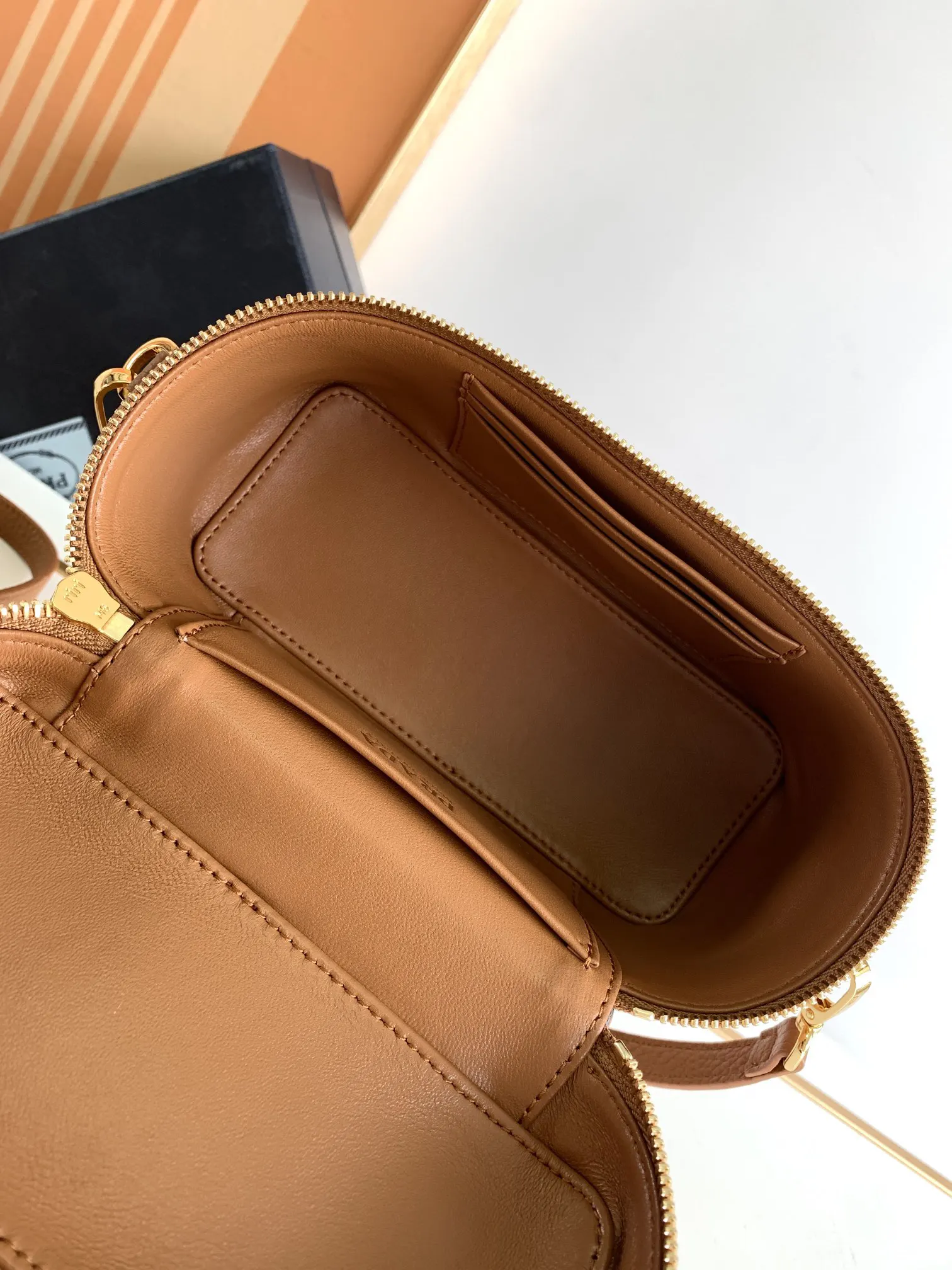 Prada 1Bh202P610 Top Handle Bag Commuter